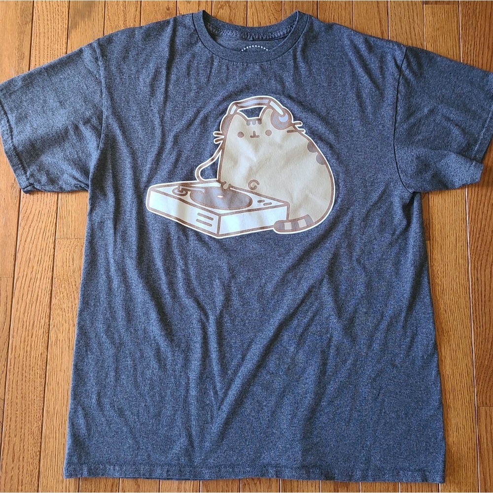 Pusheen Adult T-Shirt - Hip Hop Disc Jockey Large Gray Streetwear Cute Sassy